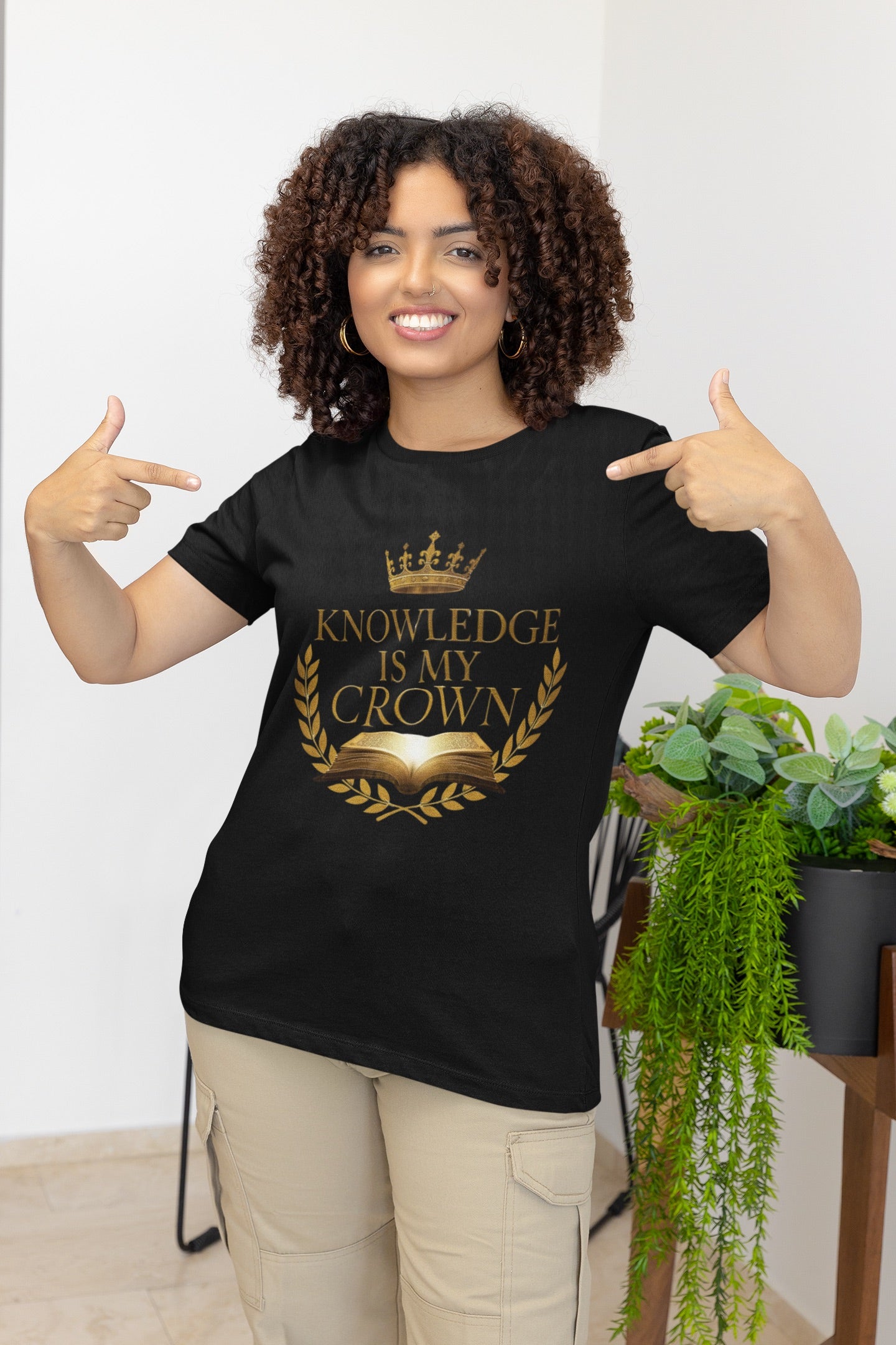 Prominent Educator Women - Knowledge is my Crown - Teacher Tribute Tee